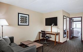 Four Points By Sheraton Milwaukee Airport