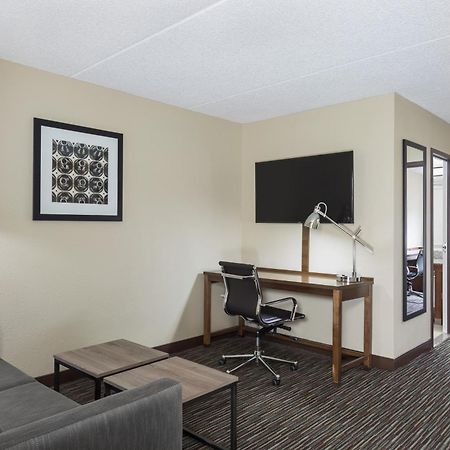 Four Points By Sheraton Milwaukee Airport Exterior photo