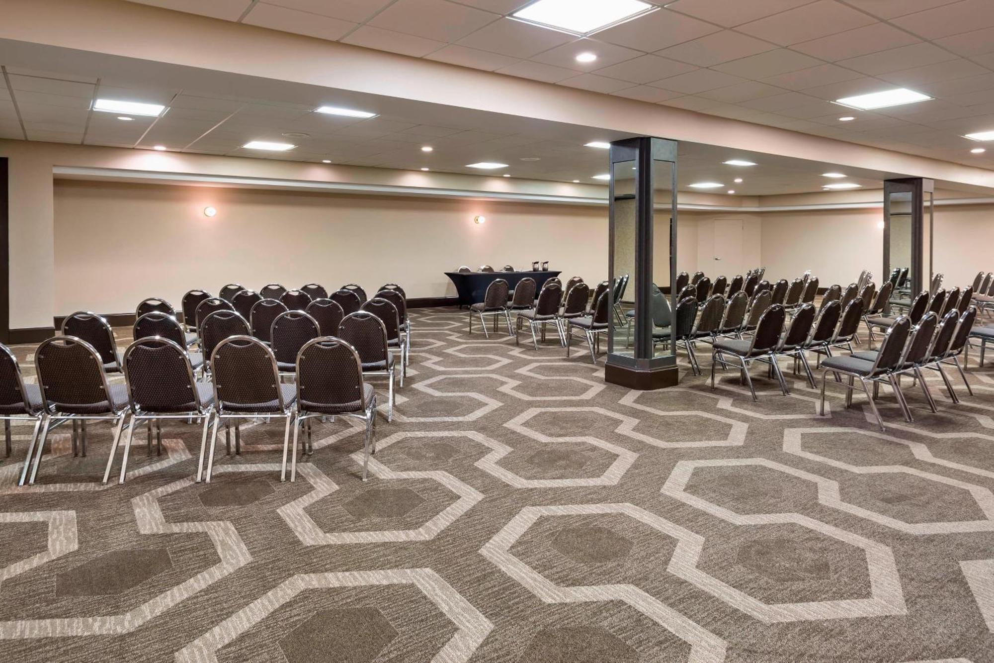 Four Points By Sheraton Milwaukee Airport Exterior photo