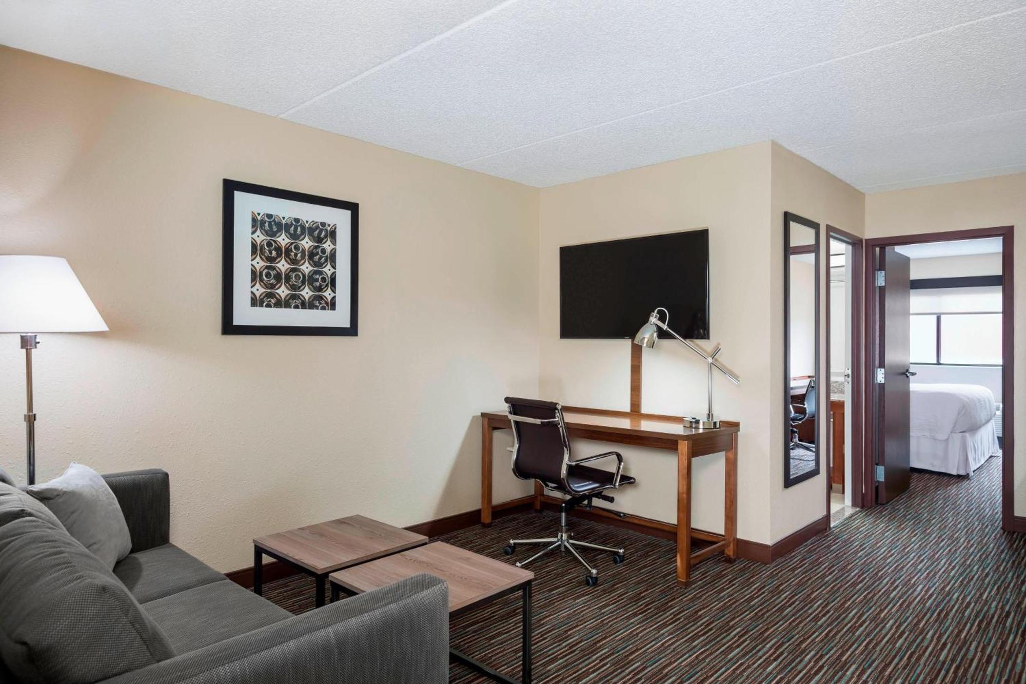 Four Points By Sheraton Milwaukee Airport Exterior photo