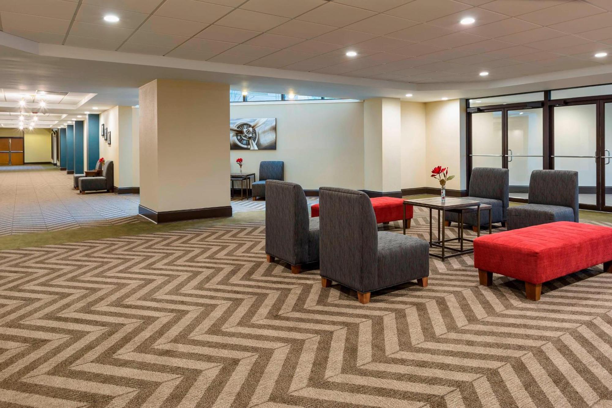 Four Points By Sheraton Milwaukee Airport Exterior photo